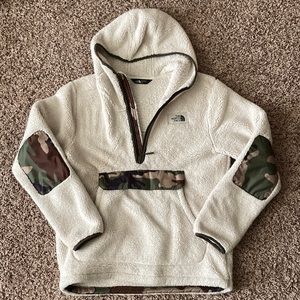 The North Face pull over anorak polar fleece cream and camo men’s medium